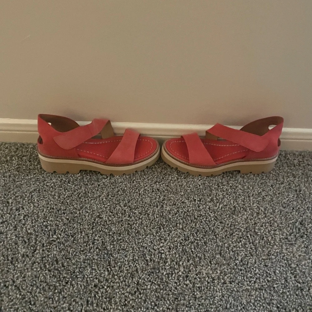 Women's Red Sandals - Picture 3 of 6